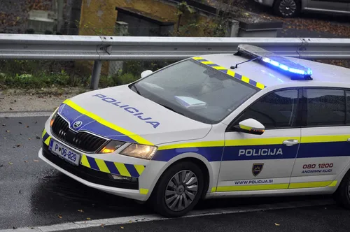 policija slovenija, policijski avtomobil