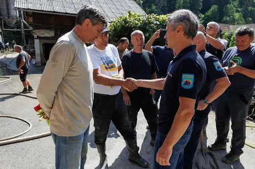 Robert Golob, Janez Janša, Borut Pahor, Luče, sanacija poplav
