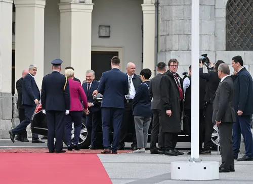 Predsednika Uzbekistana v Sloveniji sprejela predsednica Nataša Pirc Musar