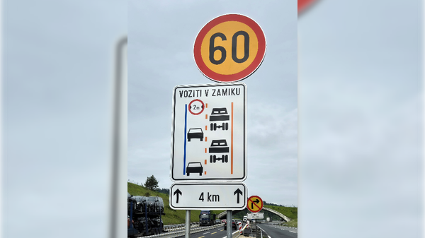 Na avtocesti postavili nov prometni znak. Veste, kaj pomeni?