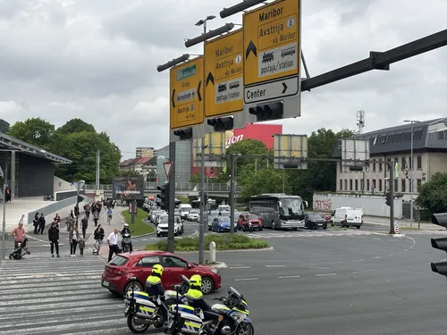 Prometni kaos v Ljubljani ob obisku uzbekistanskega predsednika