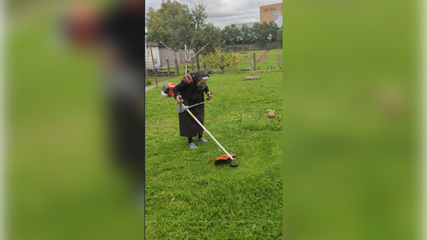 Babica iz Hrvaške s kosilnico postala hit na omrežjih in požela val navdušenja