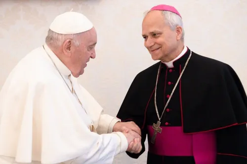 Papež Frančišek in Robert Francis Prevost
