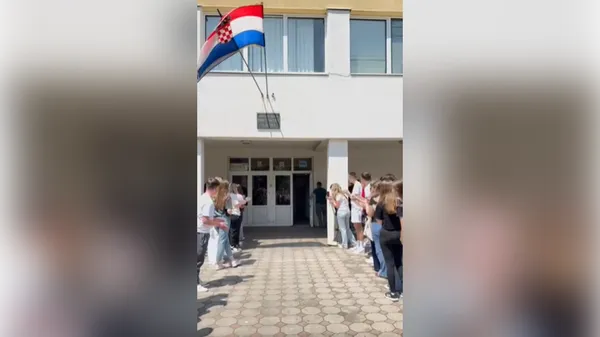 Ganljiv konec kariere: dijaki hrvaškemu učitelju pripravili nepozabno slovo