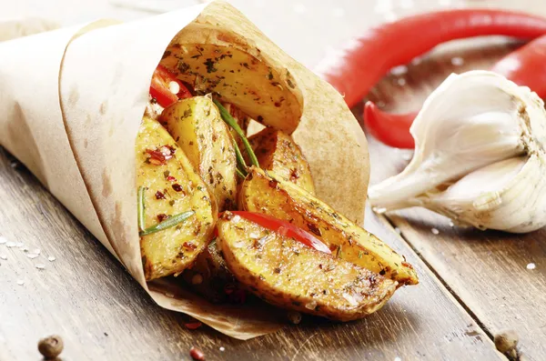 Če imate radi pečeni krompirček, morate poskusiti ta grški recept
